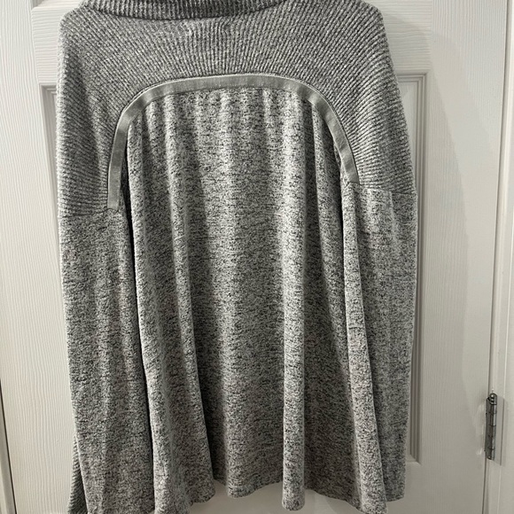 Maurice’s Sweater Size L - Picture 2 of 4